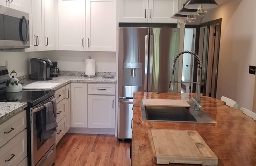 Silver Bay Cottage | New Lakeside Cottage 5 minutes from great hiking with large deck and lake view