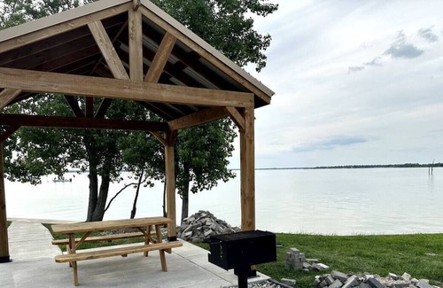 Kerens House | New Lakeside LOT for RV/Camper!