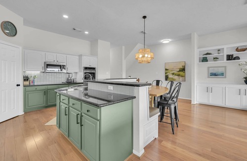 April Sound House | NEW! Lakeview 4BR Townhome | Spacious, Private Hot Tub, Game Room, Family-Friendly