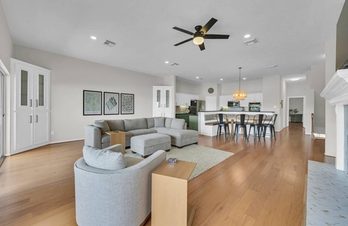 April Sound House | NEW! Lakeview 4BR Townhome | Spacious, Private Hot Tub, Game Room, Family-Friendly