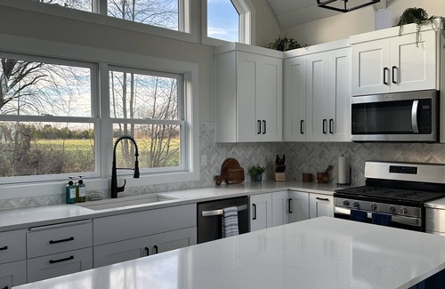 Cleveland Cottage | NEW! Lakeview Cottage on 3.5 acres w/hot tub and fire pit