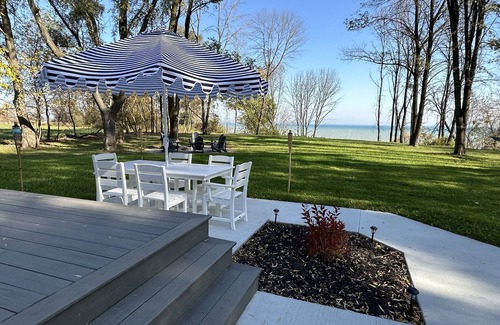 Cleveland Cottage | NEW! Lakeview Cottage on 3.5 acres w/hot tub and fire pit