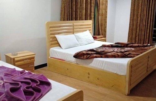 Azad Kashmir Hotel | New Lalazar Hotel
