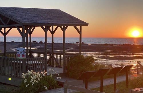 Sainte-Flavie Ski Chalet | New Land and Sea concept: THE CHALETS AT THE GATES OF THE SEA