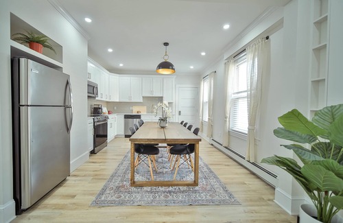 Fields Corner West House | New-Large 2Story mins from Train DowntownConvention BeachFenway FreePrkg