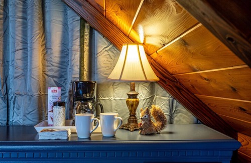 Woodbourne Cabin | NEW: Large Cabin w/Hot Tub & Game Room!