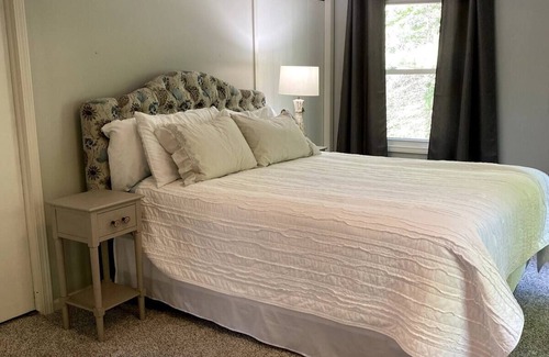 Midland House | NEW! Large Family Home; Prime Location