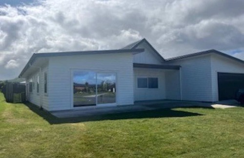 Kinloch House | New Large Luxury home in Kinloch, 3 mins walk to the lake front