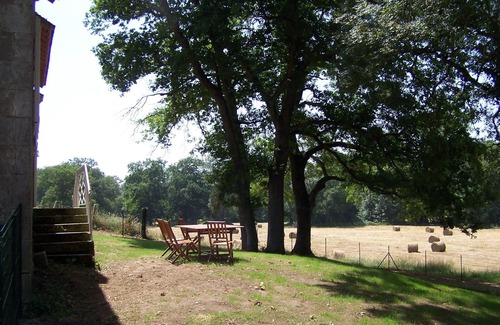 Arthon House | NEW- Large, quiet, independent gîte, south-facing, enclosed garden