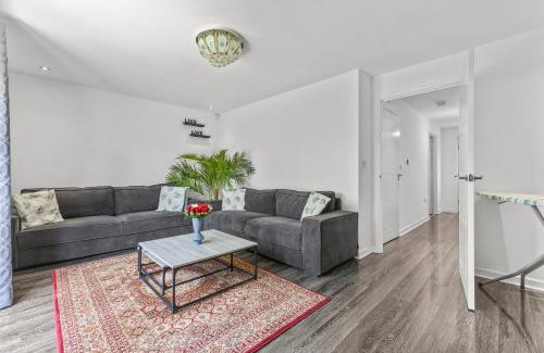 Belle Vue House | New large townhouse 3 bedrooms 4 beds and parking