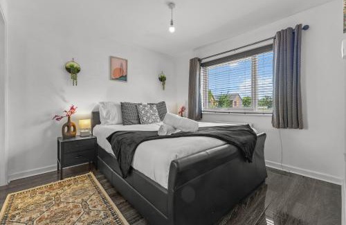 Belle Vue House | New large townhouse 3 bedrooms 4 beds and parking
