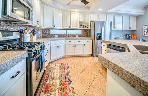 Green Valley North House | NEW! LAS VEGAS ESTATE-POOL-BUILT IN BBQ/GAME ROOM/AMAZING LOCATION