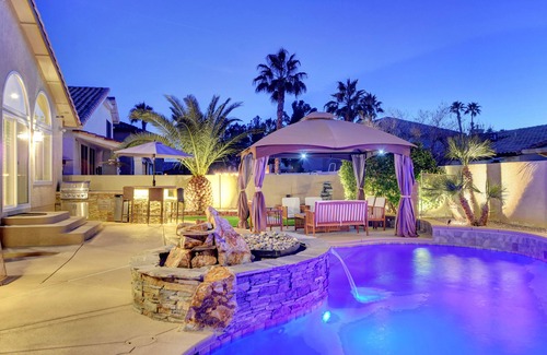 Green Valley North House | NEW! LAS VEGAS ESTATE-POOL-BUILT IN BBQ/GAME ROOM/AMAZING LOCATION