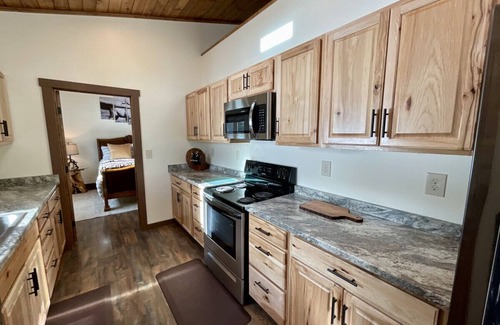 Gallatin Gateway House | NEW! LAST MIN SPECIAL! Ski Chalet, Spacious, Clean, Close To Everything!