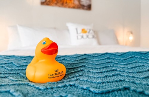 West Yellowstone Hotel | New Lazy Duck Inn #15 King/Kitchenette