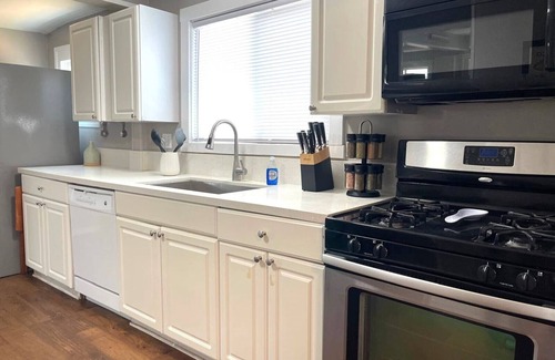 El Cajon House | New List Special! Newly Remodeled Historic Charm 4b - 2b Centrally Located