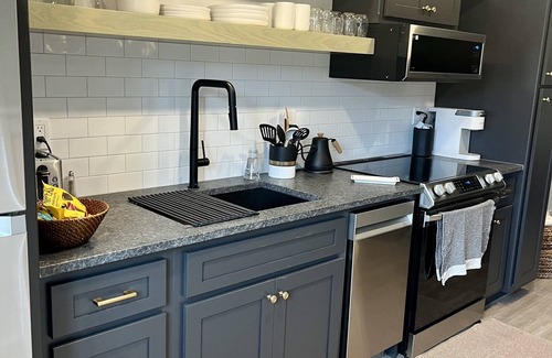 Naches Apartment | NEW LISTING! 1 bedroom, 1 bath loft apt above our beautiful Modern Farmhouse