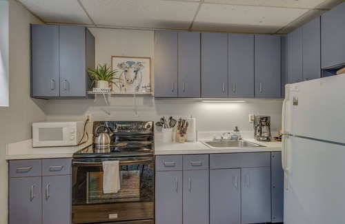Music Row Apartment | New Listing! - 1 Bedroom apt in Music Row, Historic Building!