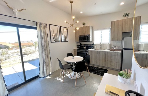 Joshua Tree House | ❤NEW LISTING 15%DISCOUNT❤Hammocks & Fire Pit❤Close to Downtown❤Fully Fenced
