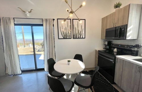 Joshua Tree House | ❤NEW LISTING 15%DISCOUNT❤Hammocks & Fire Pit❤Close to Downtown❤Fully Fenced