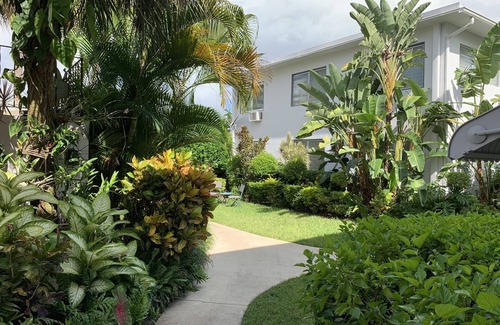 Central Beach Condo | NEW LISTING! 2 bdrm/1 bath. 5-min walk to Beach. Pool & Parking