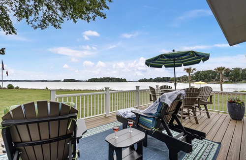 Mayhew House | NEW LISTING! 3 bedroom 2.5 bath 3K sq ft home on Lake Norman-hot tub-WATER VIEWS