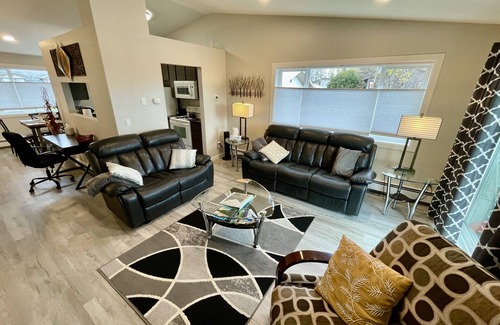 Sand Lake House | NEW LISTING! Adventure and Unwind:View of Mountains, Near AirP, Lake w 2 Kayaks