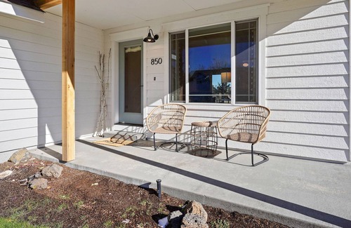 Mountain View House | *NEW LISTING* Affordable Modern Vacation Home!