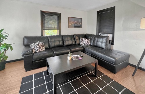 Pittsburgh House | *New Listing* Amazing Views/Minutes from Downtown/Private Parking