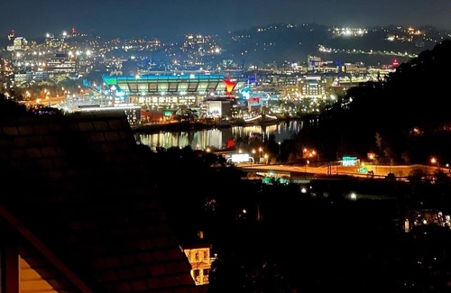 Pittsburgh House | *New Listing* Amazing Views/Minutes from Downtown/Private Parking