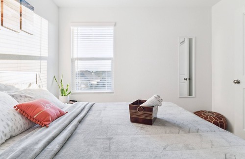 Del Valle House | NEW LISTING! Austin Getaway: Come, Stay, and Play! by RedAwning