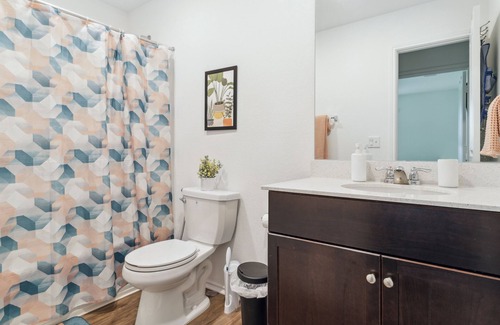 Del Valle House | NEW LISTING! Austin Getaway: Come, Stay, and Play! by RedAwning