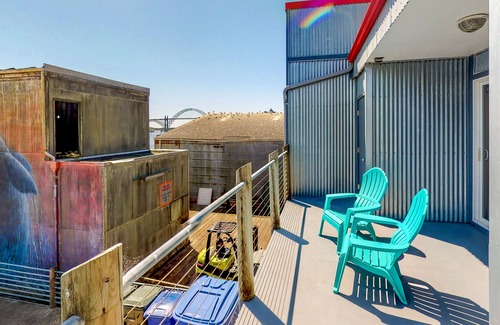 Historic Bayfront Apartment | New listing! Bayfront Lodge Studio with a Fireplace & Balcony - Near the Beach!