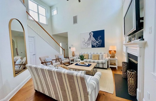 The Commons House | New Listing: Bayside Resort: Beautiful 5 Bedroom House -Close to Pool! - Sleeps