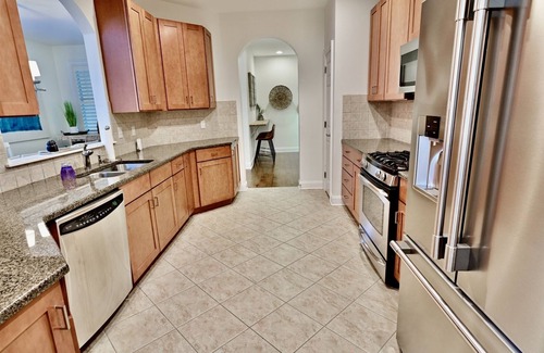 The Commons House | New Listing: Bayside Resort: Beautiful 5 Bedroom House -Close to Pool! - Sleeps