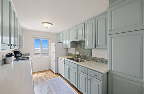 Townsite Condo | *New Listing* Beachfront Unit with Stunning Ocean Views & Direct Beach Access – Marina del Mar 205A