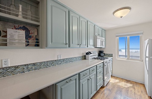Townsite Condo | *New Listing* Beachfront Unit with Stunning Ocean Views & Direct Beach Access – Marina del Mar 205A