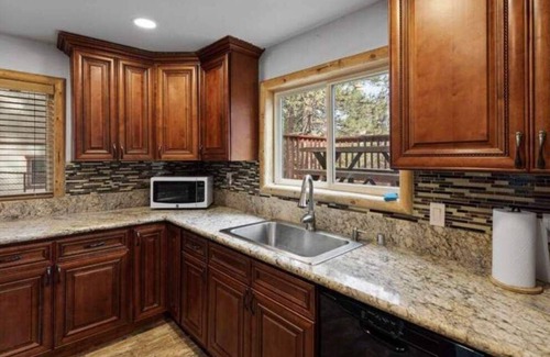 Patton Cabin | NEW Listing Beary Relaxing Retreat
