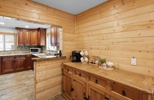 Patton Cabin | NEW Listing Beary Relaxing Retreat