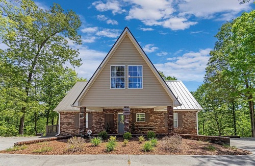 Crane Hill House | NEW LISTING Beautiful Lake Front Home on Smith Lake. Year Round Water!