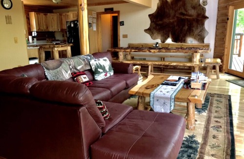 Baraboo Cabin | New Listing!Beautiful Log Cabin near Devil`s Lake.