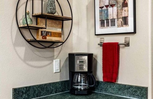Florence Condo | *New Listing* Beautiful Condo in Historic Old Town Florence.Walk to The Marina, Restaurants, pets ok