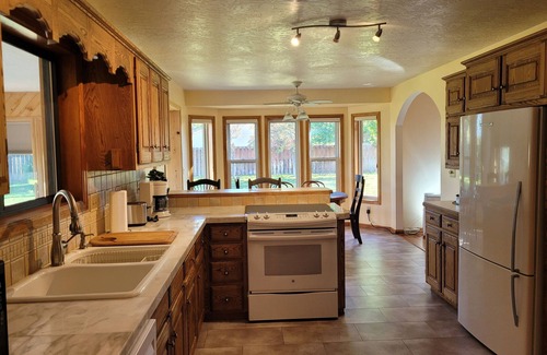 Montrose House | New Listing-Beautiful 3 bedroom home in SAFE, QUIET Spring Creek neighborhood.