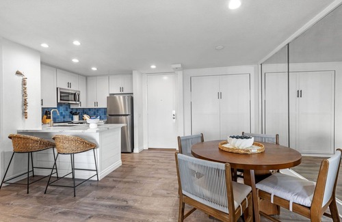 Townsite Condo | *New Listing*- Beautiful renovated unit with ocean views from the balcony! - D106