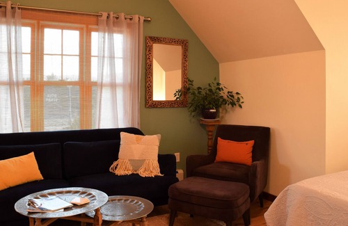 Lander Apartment | *New Listing*Blue Door Studio/Downtown/Hike/Relax