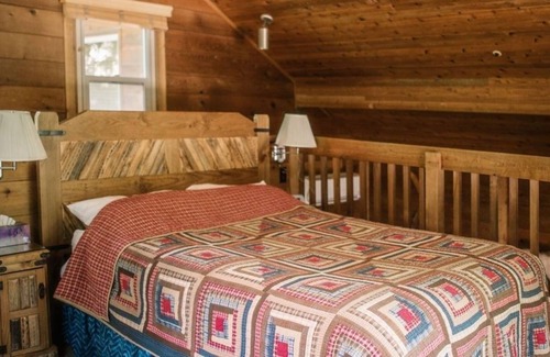 Sedona Cabin | NEW LISTING! Canyon Wren Creek Access-Wild Rose by RedAwning