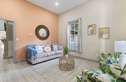 Downtown Riverside House | NEW Listing Casa Azul Eclectic Boho Sanctuary - LONG STAYS MONTHLY DISCOUNT