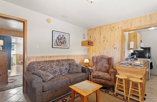 Red River House | New Listing! "Casa Del Rio Rojo 08" In Town-Cozy 1 Bedroom-Mountain Views-Pet Friendly