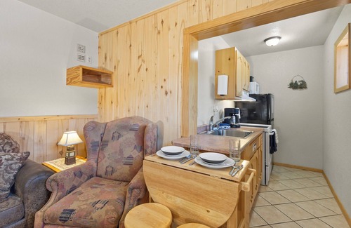 Red River House | New Listing! "Casa Del Rio Rojo 08" In Town-Cozy 1 Bedroom-Mountain Views-Pet Friendly