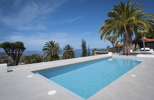 Los Gomez House | NEW LISTING! Casa El Balcon Grande